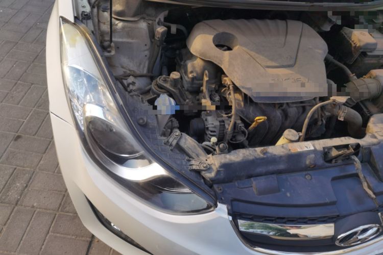Used Hyundai Elantra (5th Generation / Langdong) 2015 1.6L Automatic Luxury Model Engine Bay Right