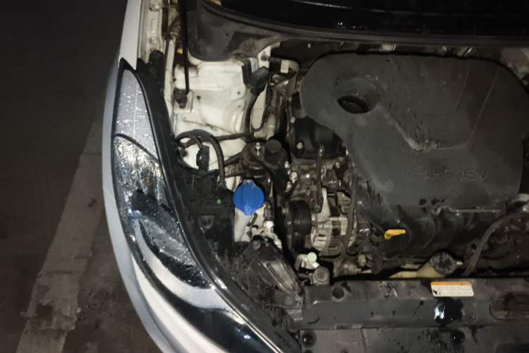 Used Hyundai Elantra (5th Generation / Langdong) 2015 1.6L Automatic Luxury Model Engine Bay Right