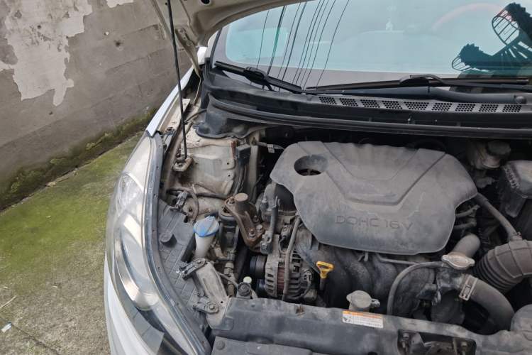 Used Hyundai Elantra (5th Generation / Langdong) 2015 1.6L Automatic Luxury Model Engine Bay Right