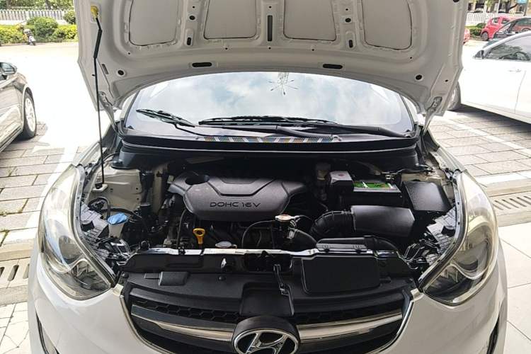 Used Hyundai Elantra (5th Generation / Langdong) 2015 1.6L Automatic Fashion Model Engine Bay