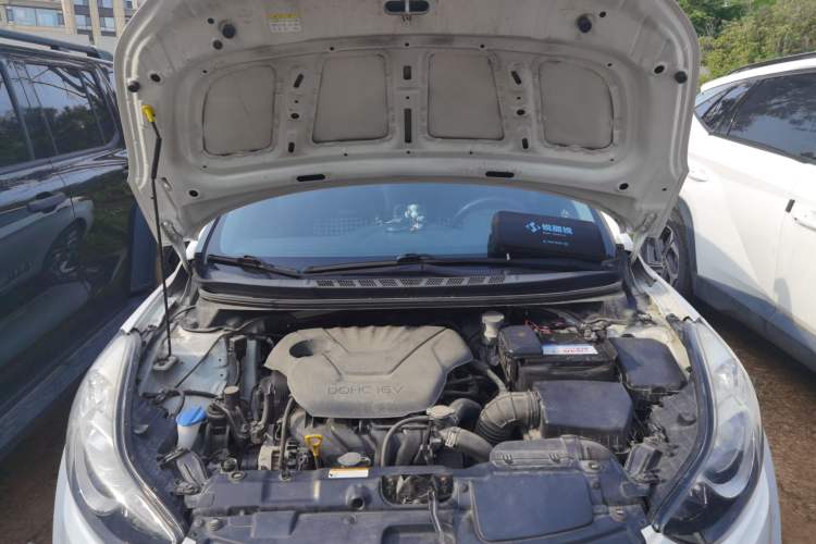 Used Hyundai Elantra (5th Generation / Langdong) 2015 1.6L Automatic Fashion Model Engine Bay
