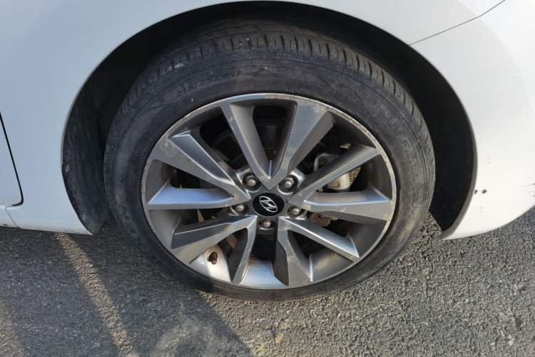 Used Hyundai Elantra (5th Generation / Langdong) 2015 1.6L Automatic Luxury Model Exterior 1