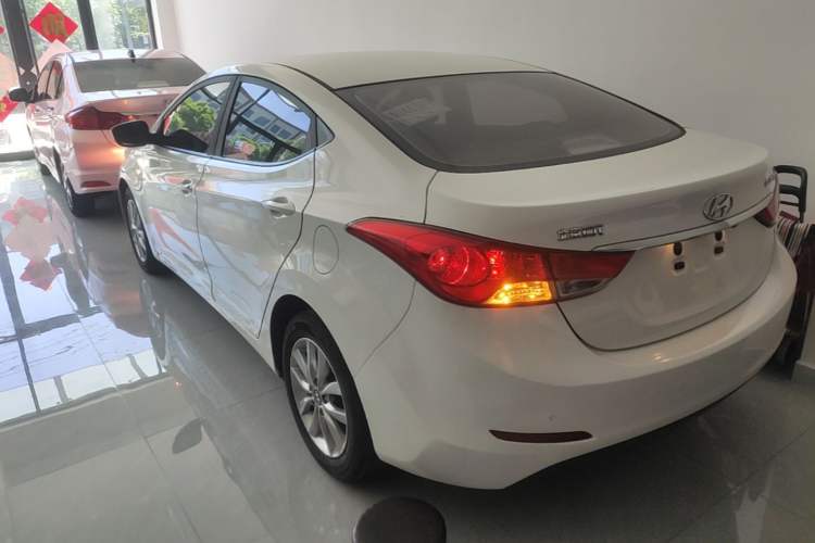 Used Hyundai Elantra (5th Generation / Langdong) 2015 1.6L Automatic Fashion Model Exterior 2