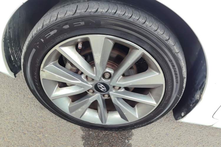 Used Hyundai Elantra (5th Generation / Langdong) 2015 1.6L Automatic Leading Model Exterior 2