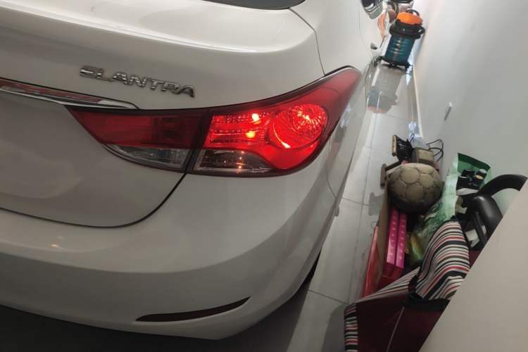 Used Hyundai Elantra (5th Generation / Langdong) 2015 1.6L Automatic Fashion Model Exterior 3