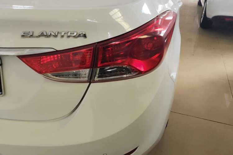 Used Hyundai Elantra (5th Generation / Langdong) 2015 1.6L Automatic Fashion Model Exterior 3