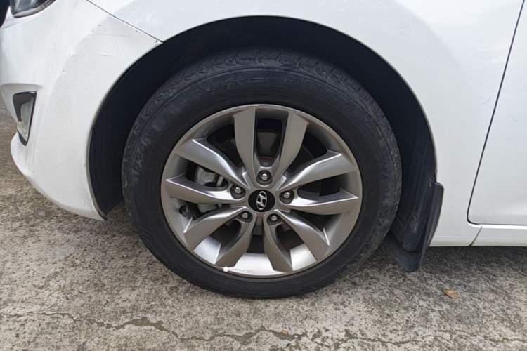 Used Hyundai Elantra (5th Generation / Langdong) 2015 1.6L Manual Leading Model Exterior 4