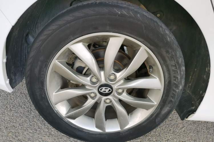 Used Hyundai Elantra (5th Generation / Langdong) 2015 1.6L Manual Leading Model Exterior 5
