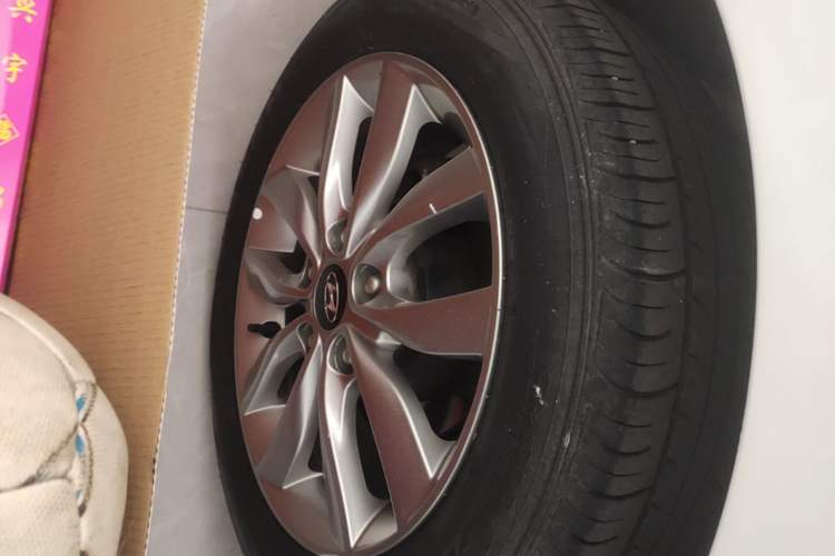 Used Hyundai Elantra (5th Generation / Langdong) 2015 1.6L Automatic Fashion Model Exterior 5