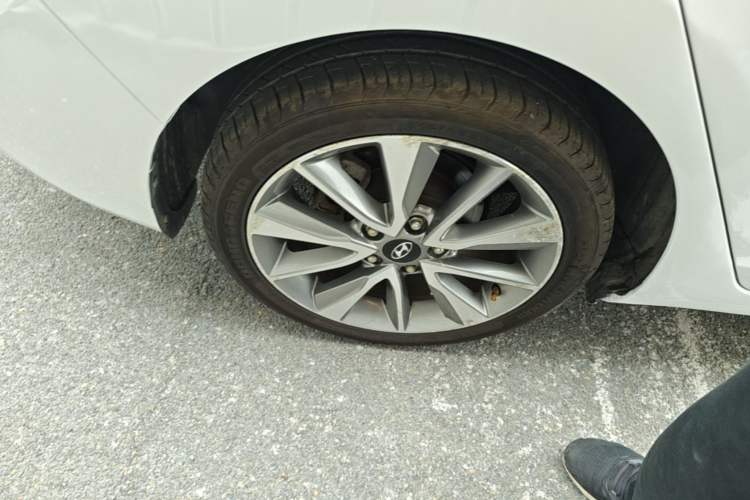 Used Hyundai Elantra (5th Generation / Langdong) 2015 1.6L Automatic Luxury Model Exterior 5