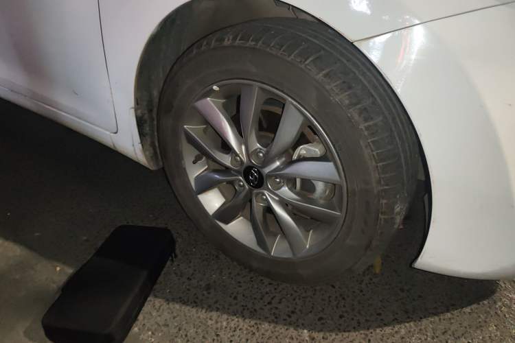 Used Hyundai Elantra (5th Generation / Langdong) 2015 1.6L Automatic Fashion Model Exterior 7