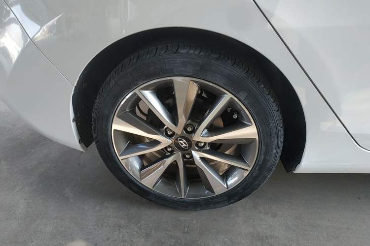 Used Hyundai Elantra (5th Generation / Langdong) 2015 1.6L Automatic Leading Model Exterior 8
