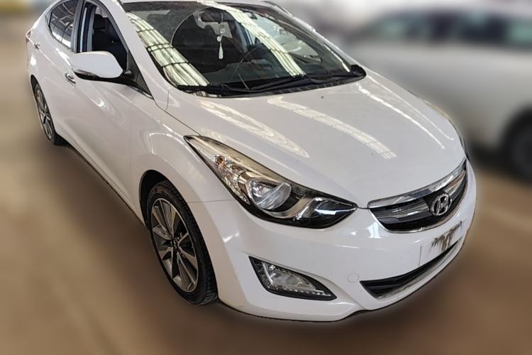 Used Hyundai Elantra (5th Generation / Langdong) 2015 1.6L Automatic Luxury Model Front Right 45 Deg