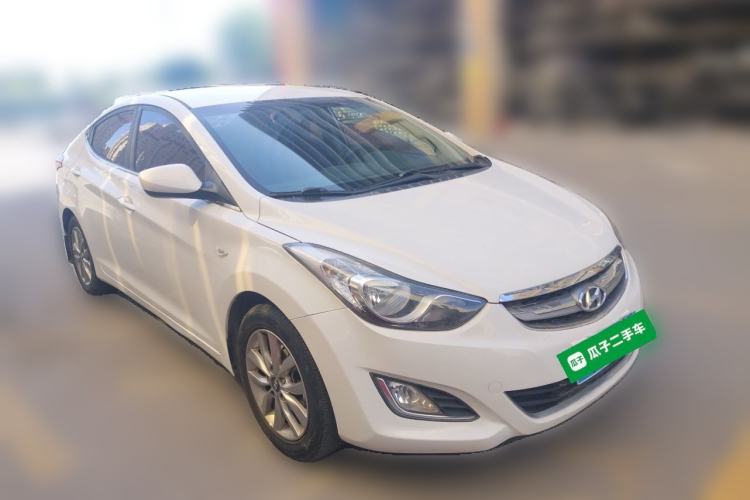 Used Hyundai Elantra (5th Generation / Langdong) 2015 1.6L Automatic Fashion Model Front Right 45 Deg