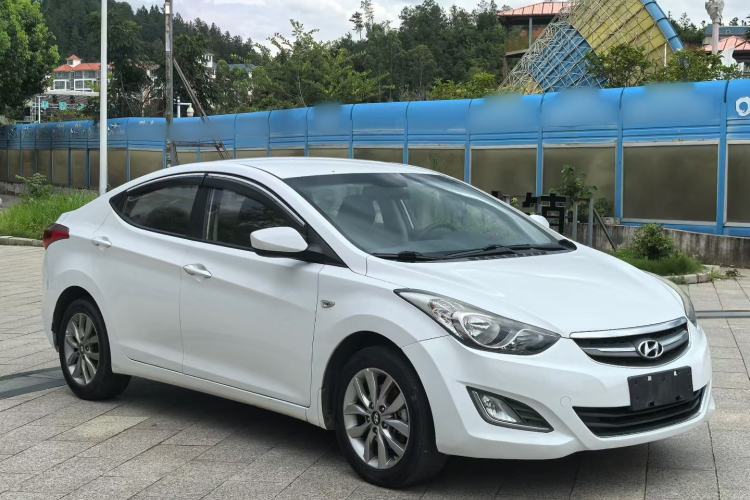 Used Hyundai Elantra (5th Generation / Langdong) 2015 1.6L Automatic Fashion Model Front Right 45 Deg