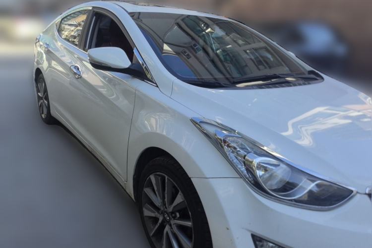 Used Hyundai Elantra (5th Generation / Langdong) 2015 1.6L Automatic Luxury Model Front Right 45 Deg