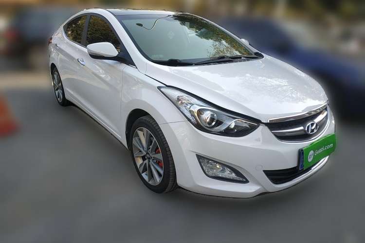 Used Hyundai Elantra (5th Generation / Langdong) 2015 1.6L Automatic Luxury Model Front Right 45 Deg
