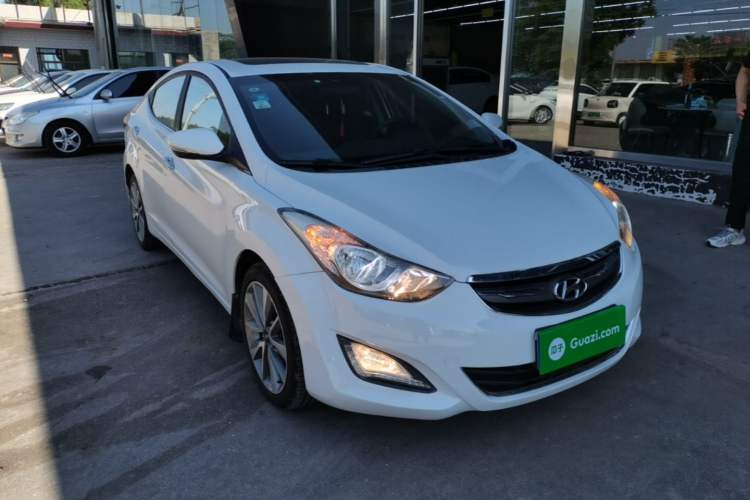 Used Hyundai Elantra (5th Generation / Langdong) 2015 1.6L Automatic Leading Model Front Right 45 Deg