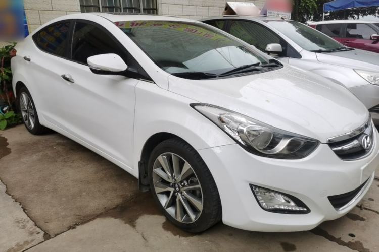 Used Hyundai Elantra (5th Generation / Langdong) 2015 1.6L Automatic Luxury Model Front Right 45 Deg
