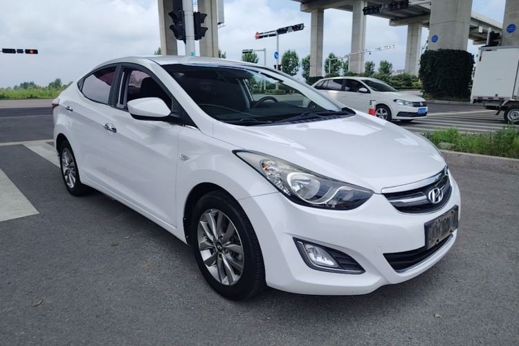 Used Hyundai Elantra (5th Generation / Langdong) 2015 1.6L Automatic Fashion Model Front Right 45 Deg