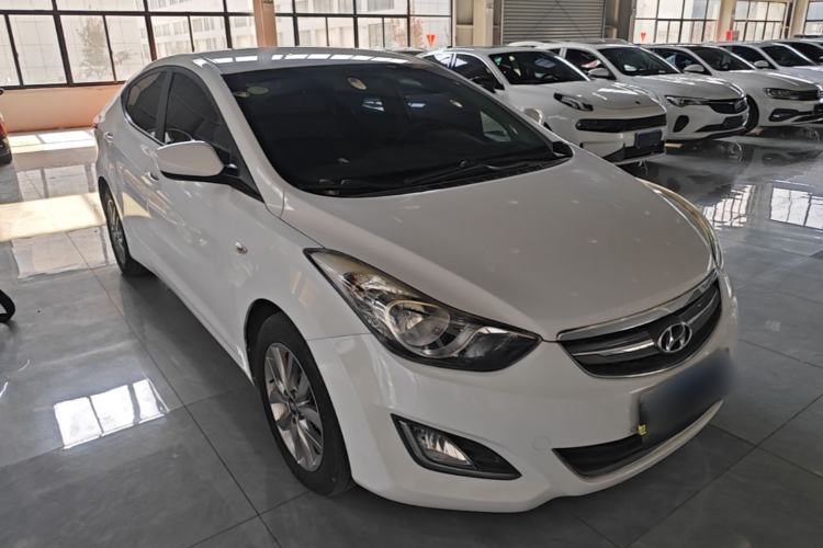 Used Hyundai Elantra (5th Generation / Langdong) 2015 1.6L Automatic Fashion Model Front Right 45 Deg