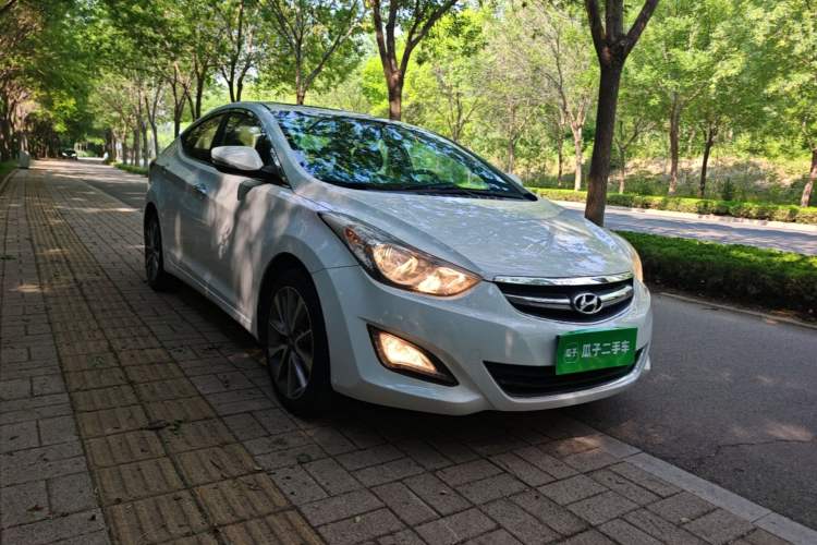 Used Hyundai Elantra (5th Generation / Langdong) 2015 1.6L Automatic Leading Model Front Right 45 Deg