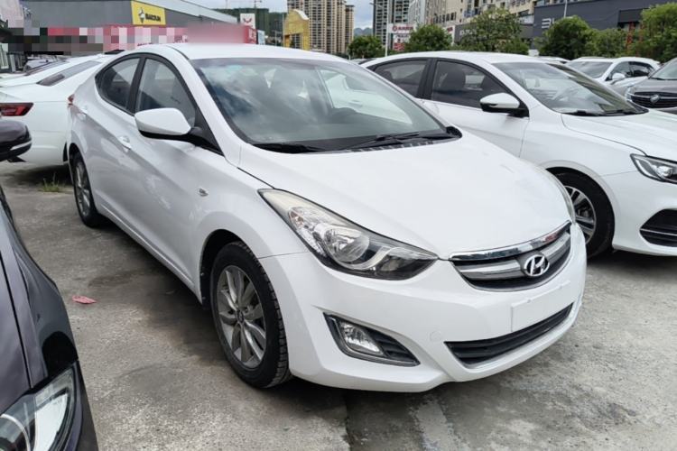 Used Hyundai Elantra (5th Generation / Langdong) 2015 1.6L Automatic Fashion Model Front Right 45 Deg