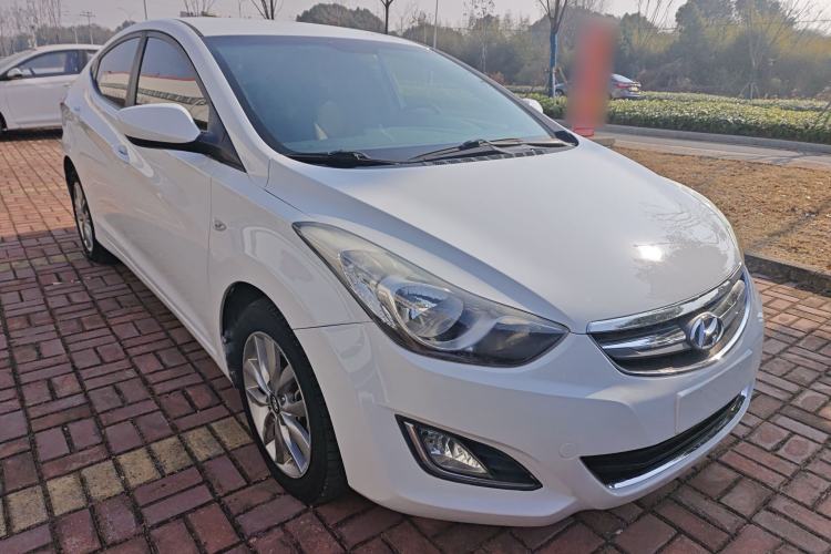 Used Hyundai Elantra (5th Generation / Langdong) 2015 1.6L Automatic Fashion Model Front Right 45 Deg