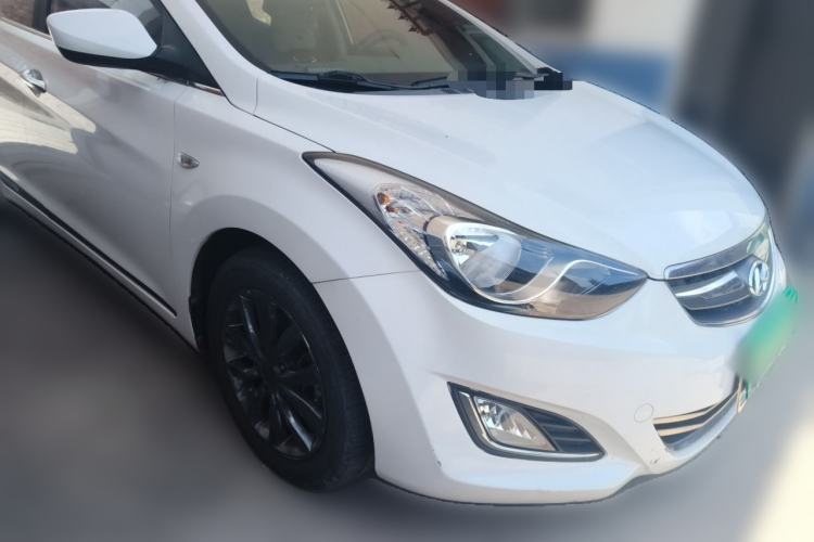 Used Hyundai Elantra (5th Generation / Langdong) 2015 1.6L Automatic Fashion Model Front Right 45 Deg