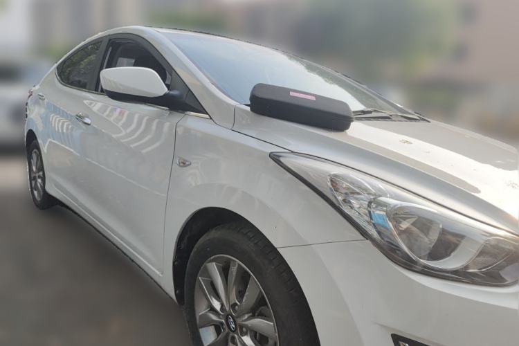 Used Hyundai Elantra (5th Generation / Langdong) 2015 1.6L Automatic Fashion Model Front Right 45 Deg