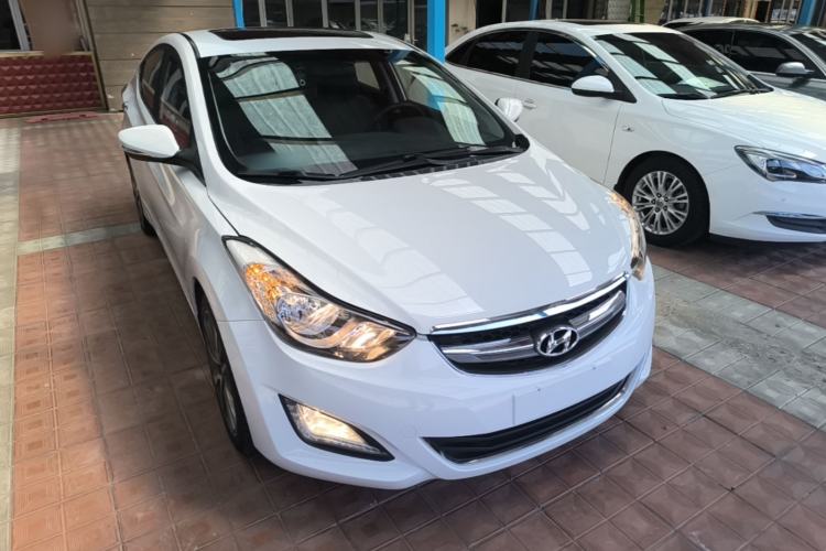 Used Hyundai Elantra (5th Generation / Langdong) 2015 1.6L Automatic Leading Model Front Right 45 Deg