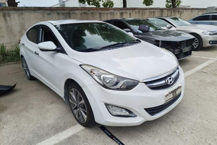 Used Hyundai Elantra (5th Generation / Langdong) 2015 1.6L Automatic Leading Model Front Right 45 Deg