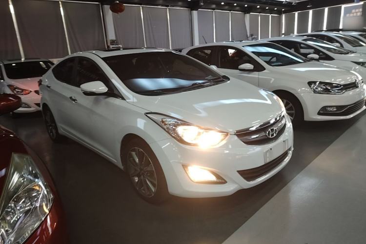 Used Hyundai Elantra (5th Generation / Langdong) 2015 1.6L Automatic Leading Model Front Right 45 Deg