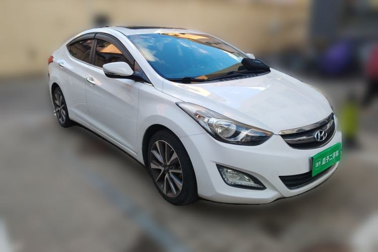 Used Hyundai Elantra (5th Generation / Langdong) 2015 1.6L Automatic Leading Model Front Right 45 Deg