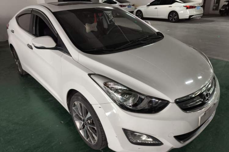 Used Hyundai Elantra (5th Generation / Langdong) 2015 1.6L Automatic Luxury Model Front Right 45 Deg