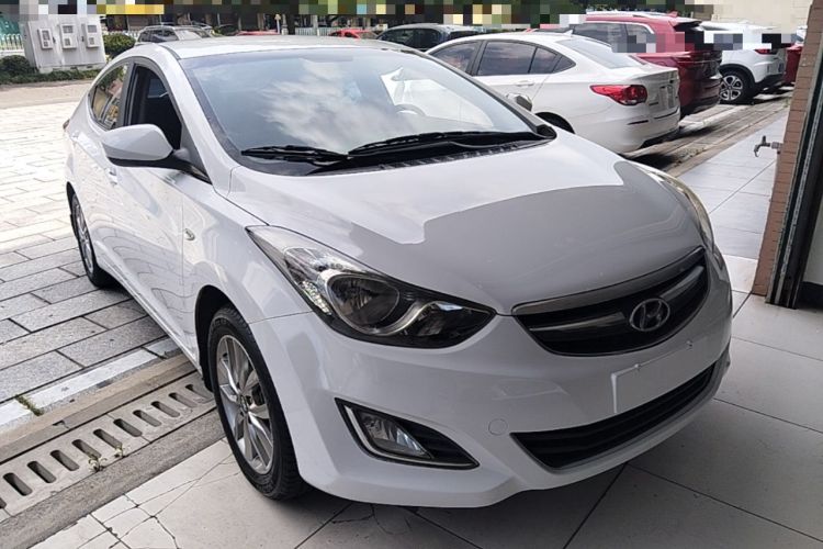 Used Hyundai Elantra (5th Generation / Langdong) 2015 1.6L Automatic Fashion Model Front Right 45 Deg
