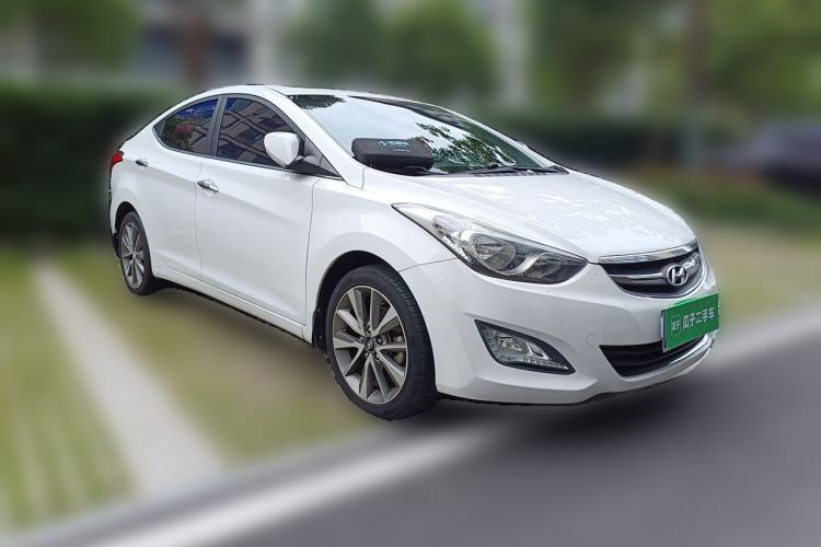 Used Hyundai Elantra (5th Generation / Langdong) 2015 1.6L Automatic Leading Model Front Right 45 Deg