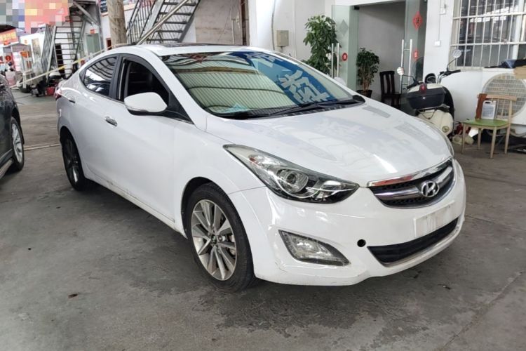 Used Hyundai Elantra (5th Generation / Langdong) 2015 1.6L Automatic Luxury Model Front Right 45 Deg