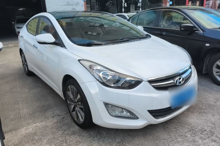 Used Hyundai Elantra (5th Generation / Langdong) 2015 1.6L Automatic Luxury Model Front Right 45 Deg