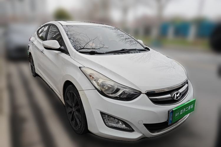 Used Hyundai Elantra (5th Generation / Langdong) 2015 1.6L Automatic Leading Model Front Right 45 Deg