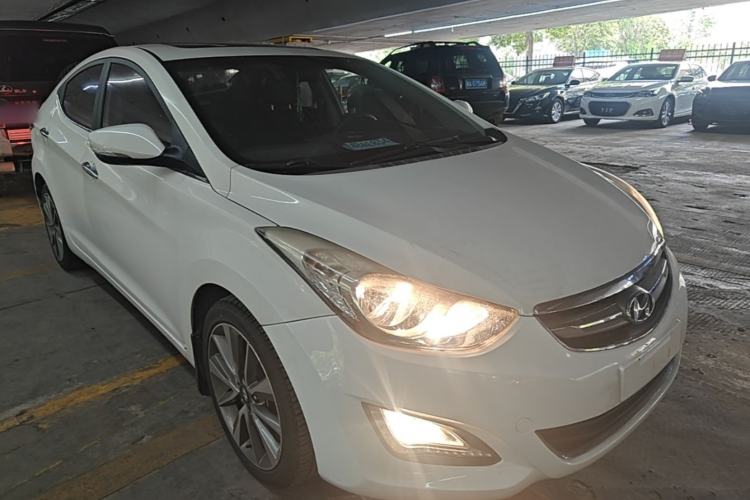 Used Hyundai Elantra (5th Generation / Langdong) 2015 1.6L Automatic Leading Model Front Right 45 Deg