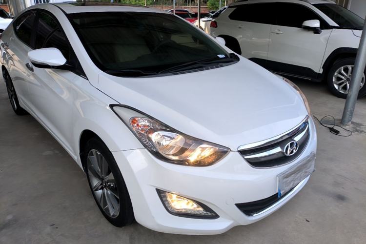 Used Hyundai Elantra (5th Generation / Langdong) 2015 1.6L Automatic Leading Model Front Right 45 Deg