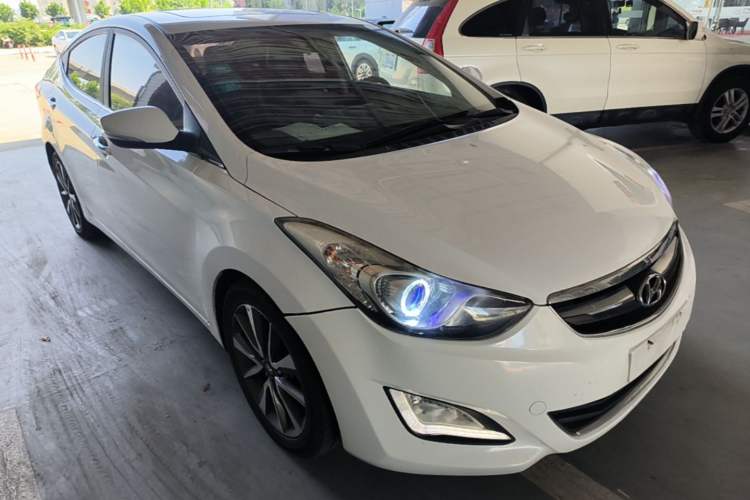Used Hyundai Elantra (5th Generation / Langdong) 2015 1.6L Automatic Leading Model Front Right 45 Deg