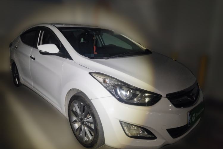 Used Hyundai Elantra (5th Generation / Langdong) 2015 1.6L Automatic Luxury Model Front Right 45 Deg