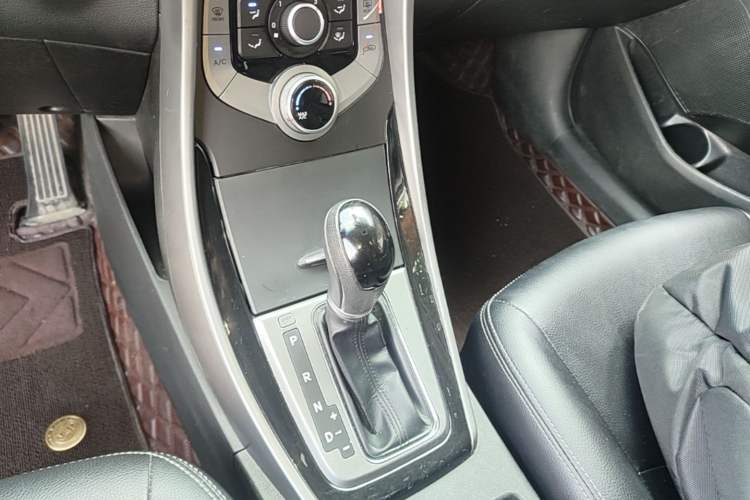 Used Hyundai Elantra (5th Generation / Langdong) 2015 1.6L Automatic Leading Model Gear Lever