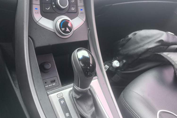 Used Hyundai Elantra (5th Generation / Langdong) 2015 1.6L Automatic Fashion Model Gear Lever