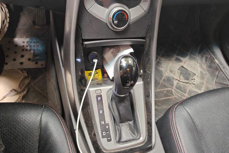Used Hyundai Elantra (5th Generation / Langdong) 2015 1.6L Automatic Leading Model Gear Lever