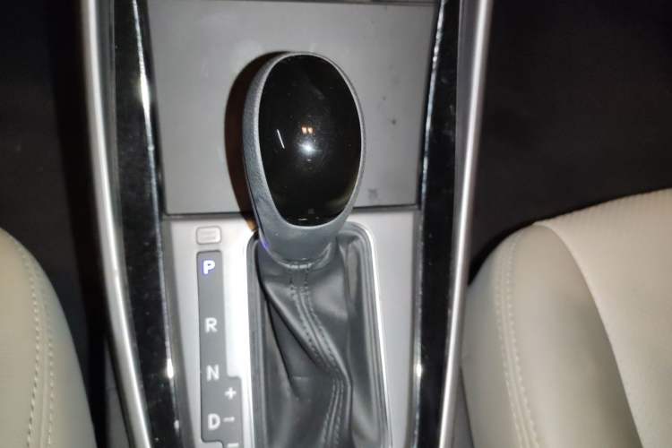 Used Hyundai Elantra (5th Generation / Langdong) 2015 1.6L Automatic Leading Model Gear Lever