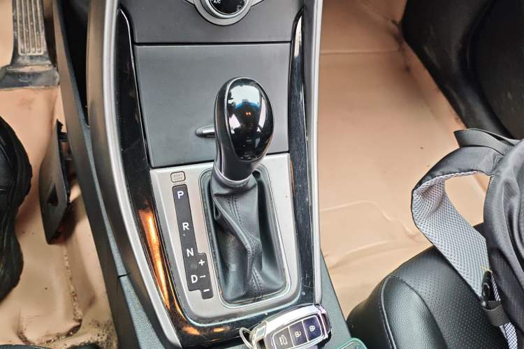 Used Hyundai Elantra (5th Generation / Langdong) 2015 1.6L Automatic Leading Model Gear Lever