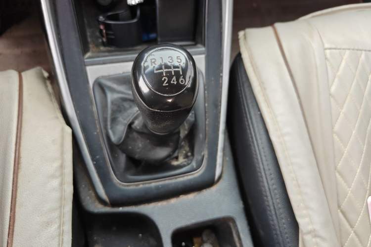 Used Hyundai Elantra (5th Generation / Langdong) 2015 1.6L Manual Fashion Edition Gear Lever